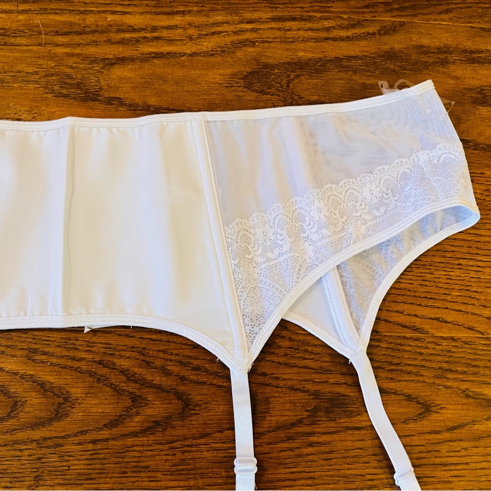 Chic White Lace Garter‎ Belt - Picture 3 of 9